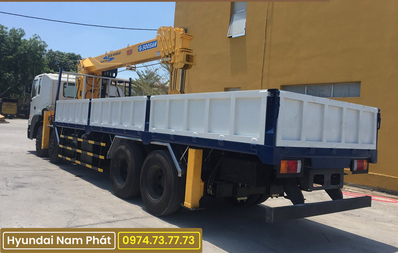 Xe Tải Hyundai 4 Chân HD320 Gắn Cẩu Soosan 10 Tấn SCS1015L